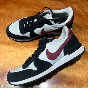 Nike Internationalist Retro Running Training Shoes 6.5 Black White Burgundy